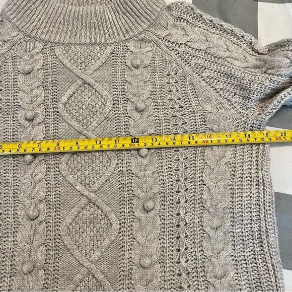 J. Crew Azra Lambswool Blend Light Grey Cable Knit Popcorn Sweater sz Small - Picture 9 of 12